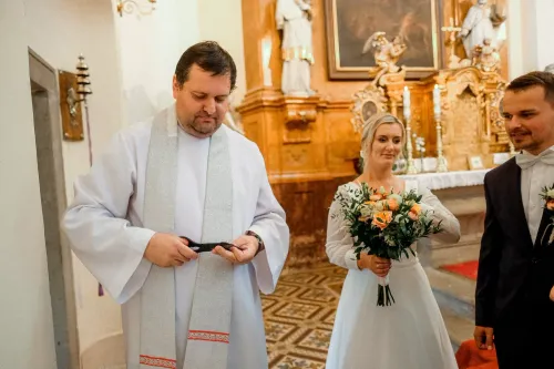 Eliška & Toník, Dvůr Honětice