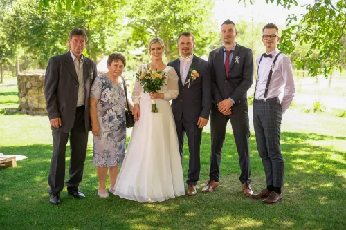 Eliška & Toník, Dvůr Honětice