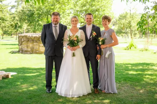 Eliška & Toník, Dvůr Honětice