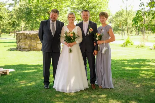 Eliška & Toník, Dvůr Honětice