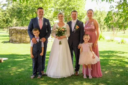 Eliška & Toník, Dvůr Honětice