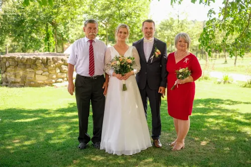 Eliška & Toník, Dvůr Honětice