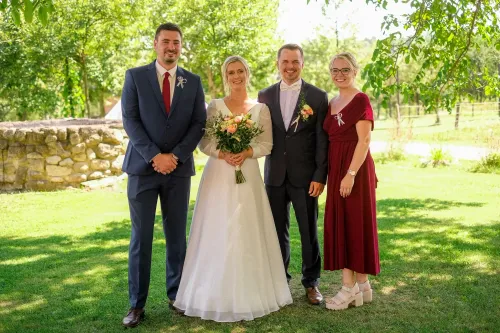 Eliška & Toník, Dvůr Honětice