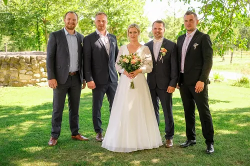 Eliška & Toník, Dvůr Honětice
