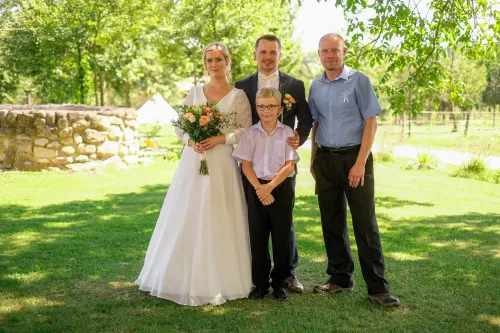 Eliška & Toník, Dvůr Honětice