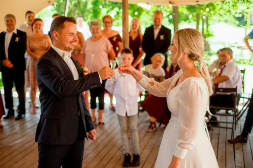 Eliška & Toník, Dvůr Honětice
