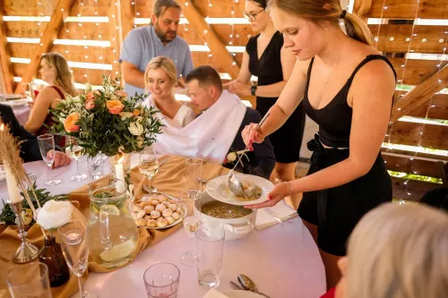 Eliška & Toník, Dvůr Honětice