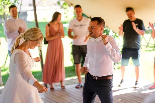 Eliška & Toník, Dvůr Honětice
