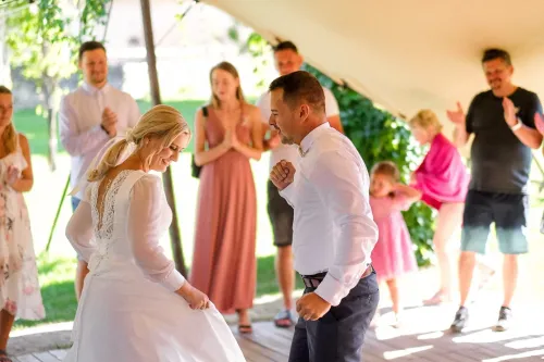 Eliška & Toník, Dvůr Honětice