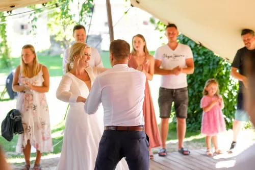 Eliška & Toník, Dvůr Honětice