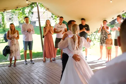 Eliška & Toník, Dvůr Honětice