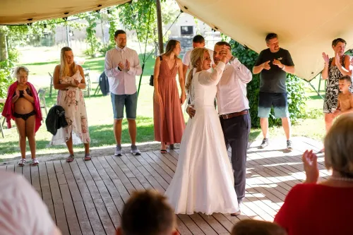 Eliška & Toník, Dvůr Honětice