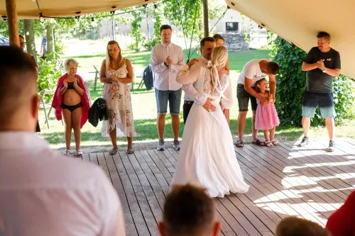 Eliška & Toník, Dvůr Honětice