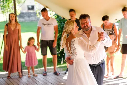 Eliška & Toník, Dvůr Honětice