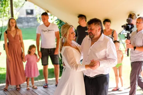 Eliška & Toník, Dvůr Honětice