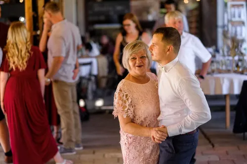 Eliška & Toník, Dvůr Honětice