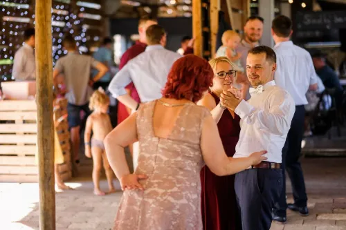 Eliška & Toník, Dvůr Honětice