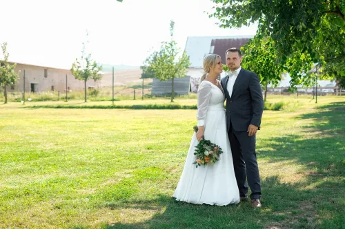 Eliška & Toník, Dvůr Honětice