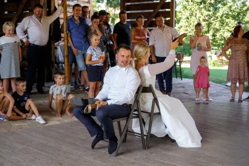 Eliška & Toník, Dvůr Honětice