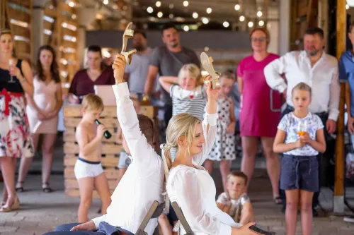 Eliška & Toník, Dvůr Honětice