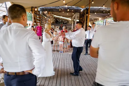 Eliška & Toník, Dvůr Honětice