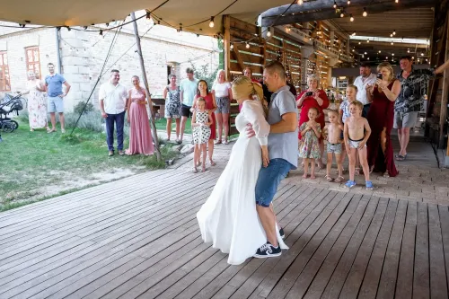 Eliška & Toník, Dvůr Honětice