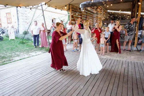 Eliška & Toník, Dvůr Honětice