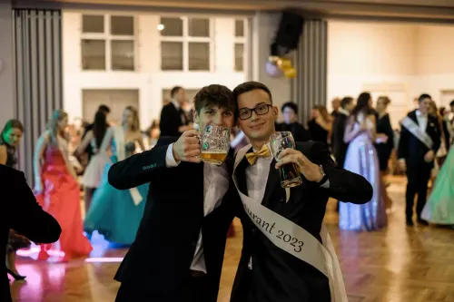 Stužkovací večírek 4.B GYKOVY 2022, Kulturní dům, Drnovice